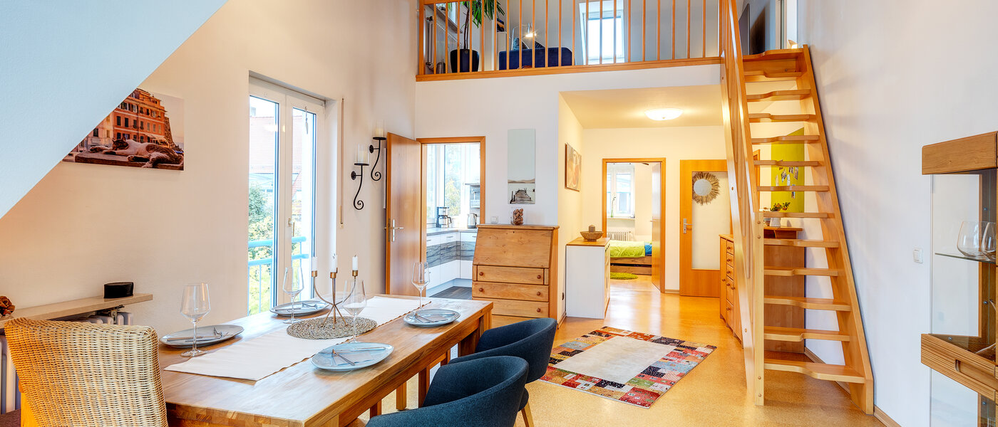 двухэтажная квартира-галерея Karlsfeld 01 обеденная зона 13717