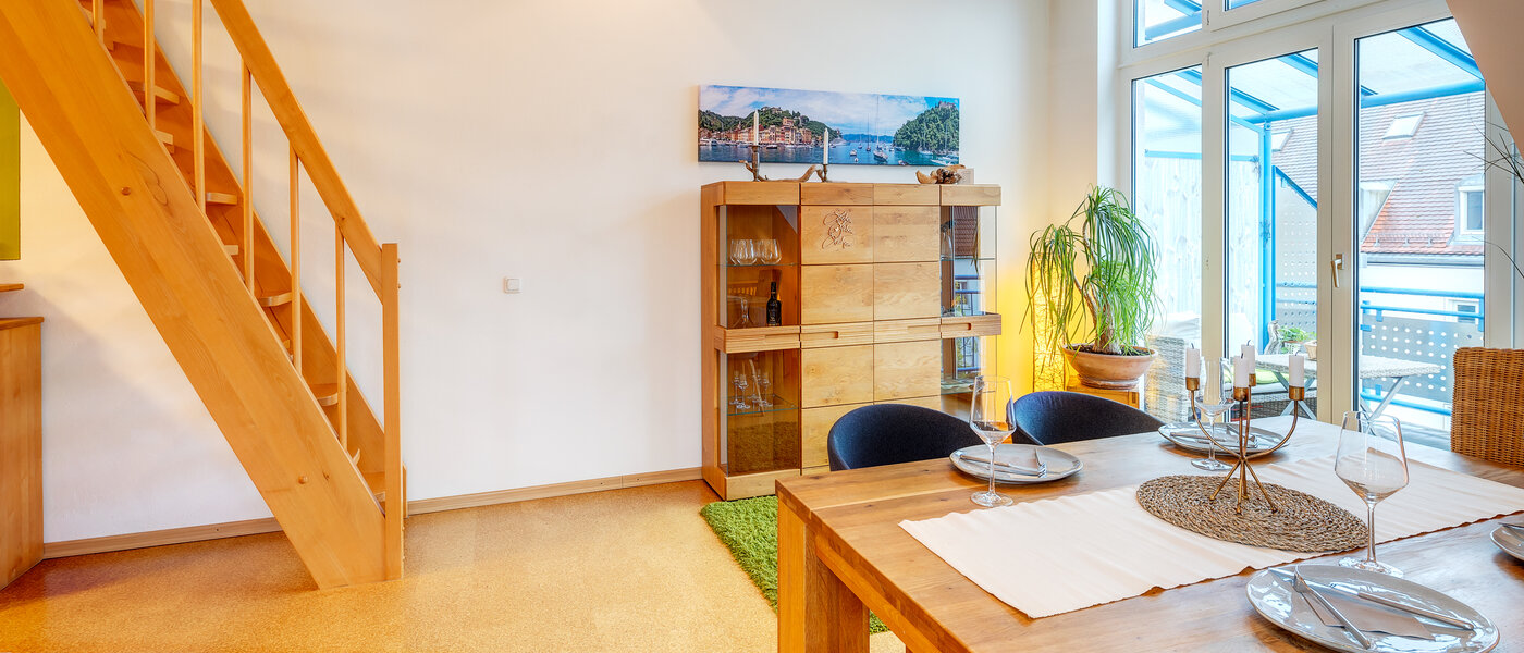 двухэтажная квартира-галерея Karlsfeld 03 обеденная зона 13717