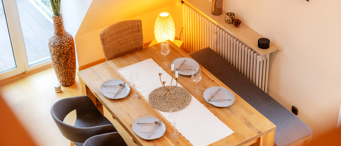 двухэтажная квартира-галерея Karlsfeld 04 обеденная зона 13717