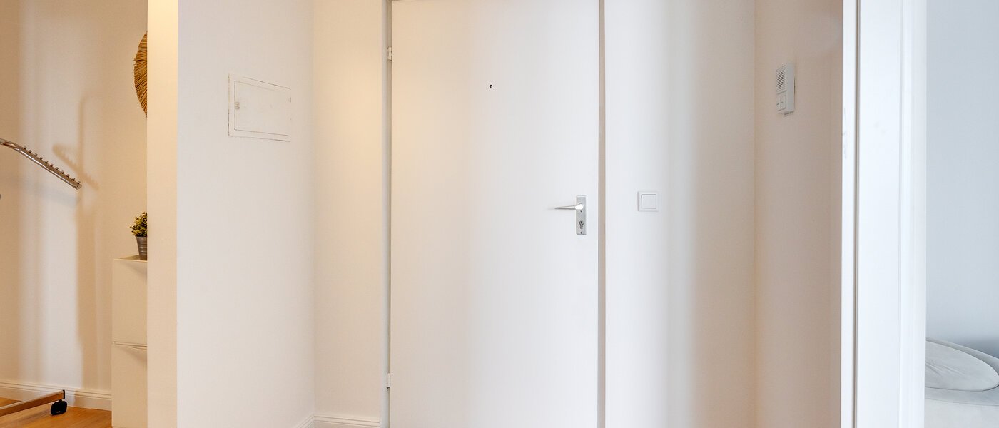 мансардная квартира München Schwabing-West 03 коридор 13771