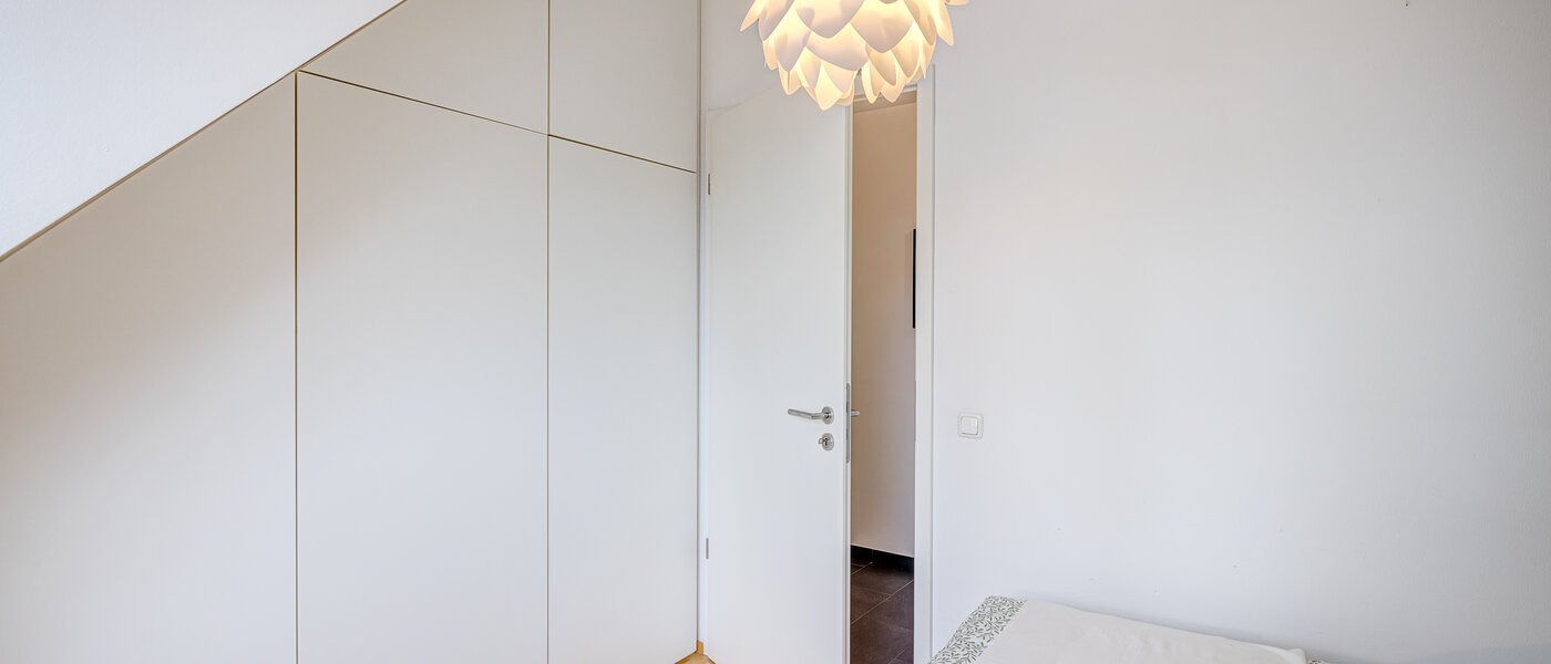 мансардная квартира München Schwabing (rechts der Leopoldstraße) 03 спальная комната 13837