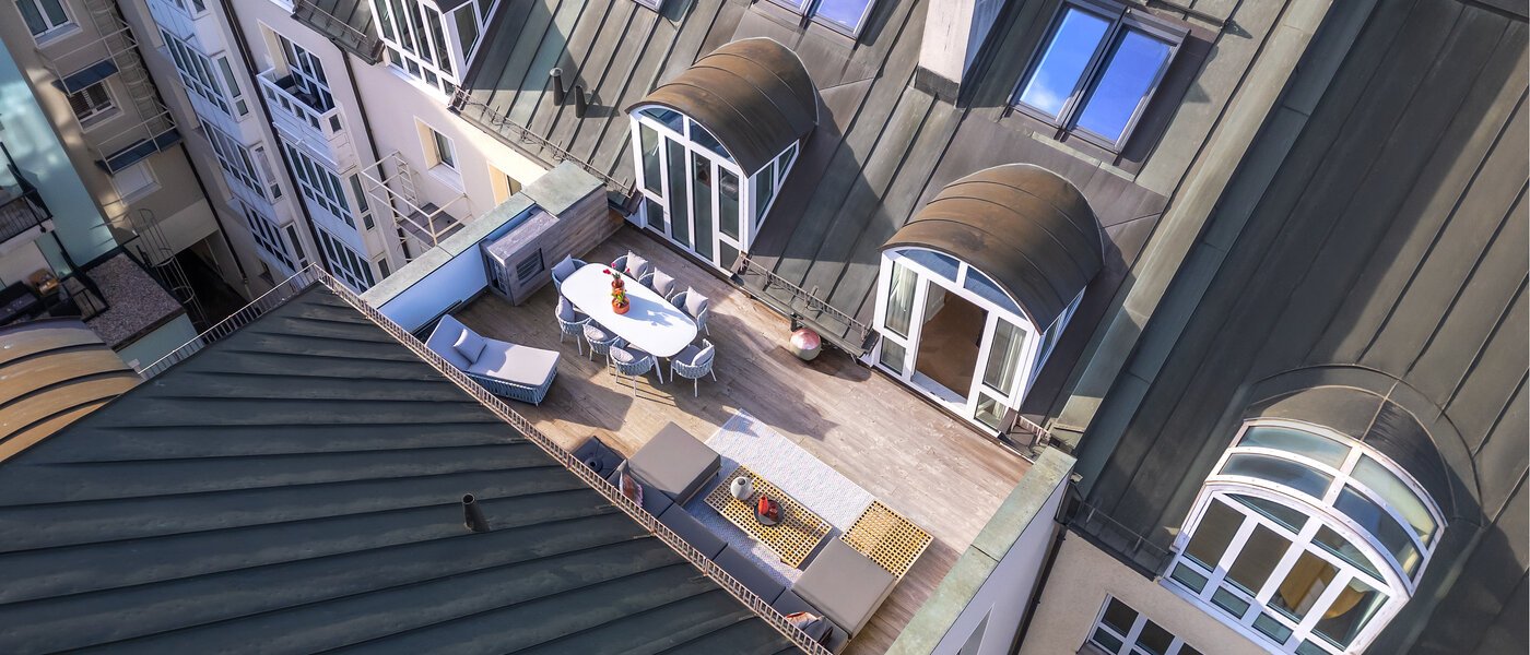 двухэтажная квартира-галерея München Altstadt 01 терраса с крышей 13841