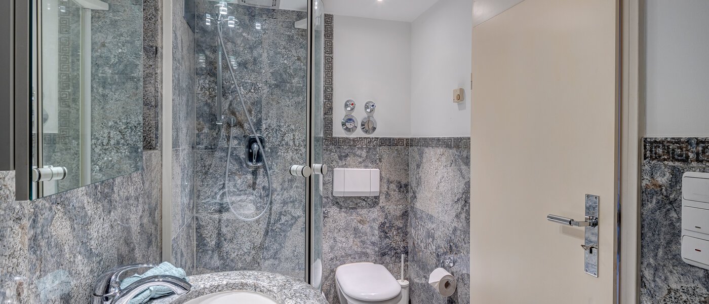 двухэтажная квартира-галерея München Bogenhausen 01 2-я ванная комната 13849