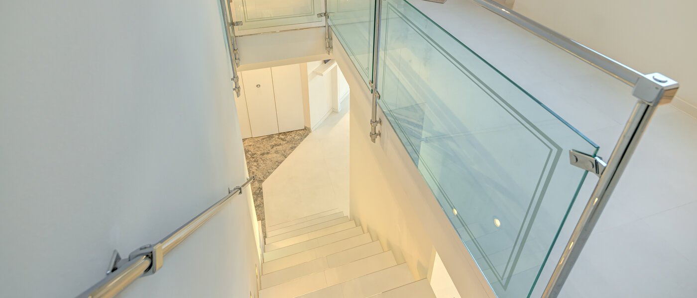 двухэтажная квартира-галерея München Bogenhausen 05 коридор 13849