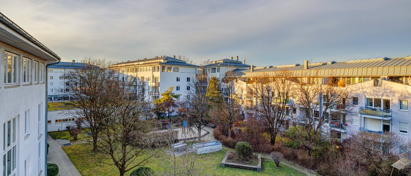 двухэтажная квартира-галерея München Bogenhausen 01 вид из окна 13849