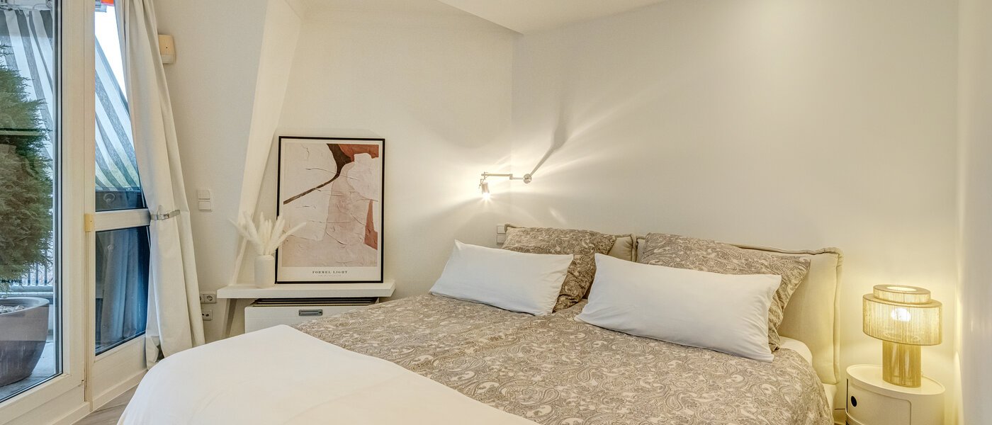 двухэтажная квартира-галерея München Bogenhausen 01 спальная комната 13849