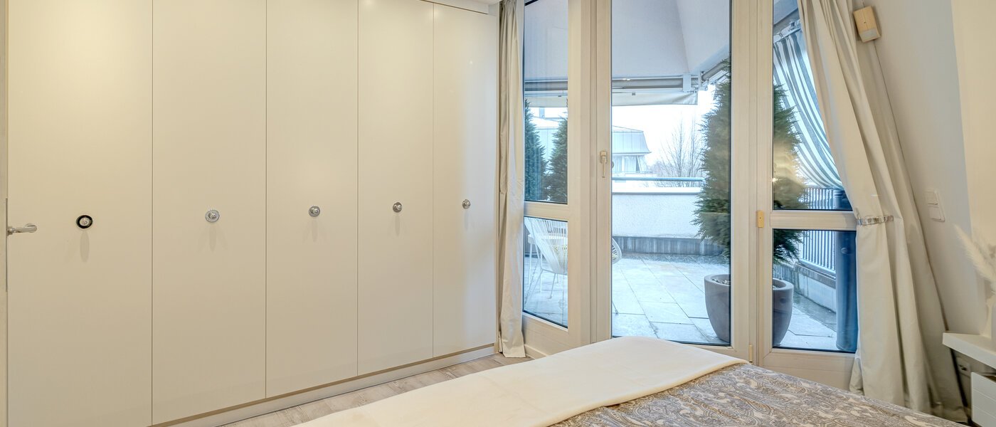 двухэтажная квартира-галерея München Bogenhausen 02 спальная комната 13849