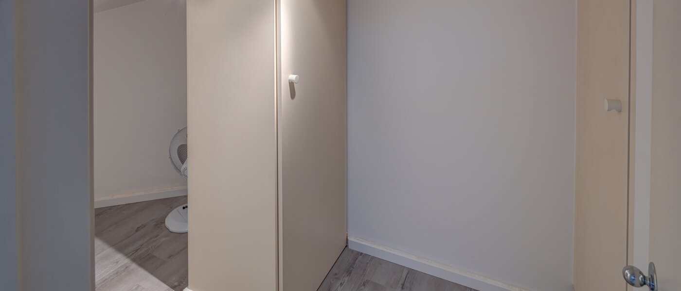 двухэтажная квартира-галерея München Bogenhausen 02 кладовая 13849