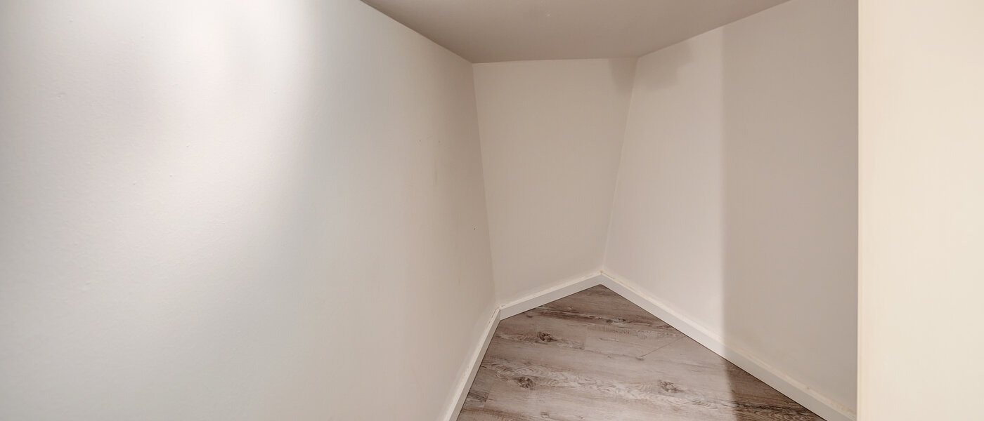 двухэтажная квартира-галерея München Bogenhausen 03 кладовая 13849