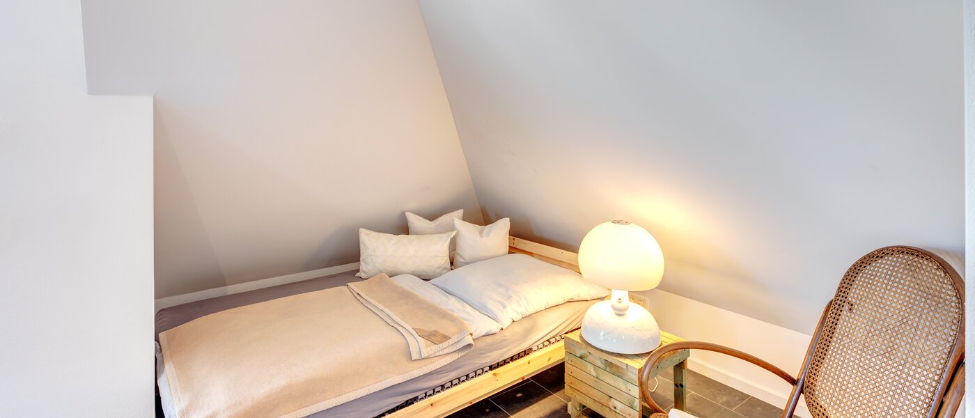 мансардная квартира München Waldtrudering 01 зона для сна 13853