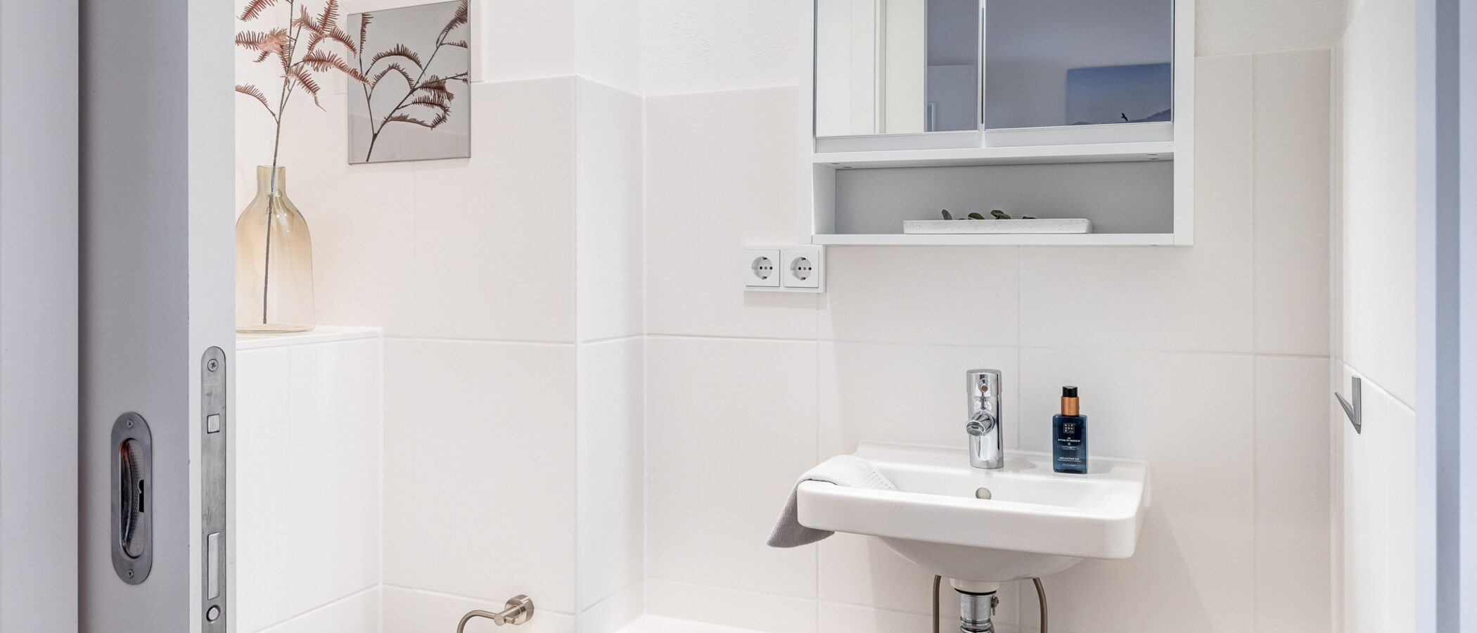 квартира München Oberföhring 01 гостевой туалет 13909