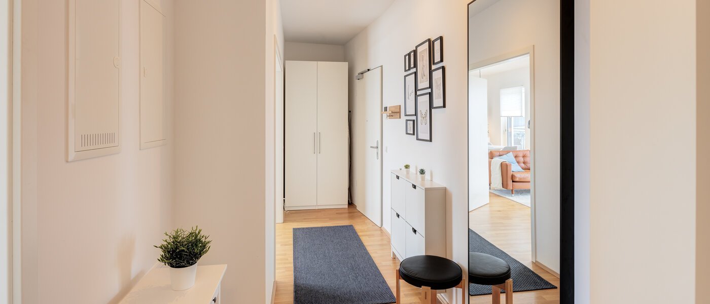 мансардная квартира München Neuhausen 01 коридор 13934