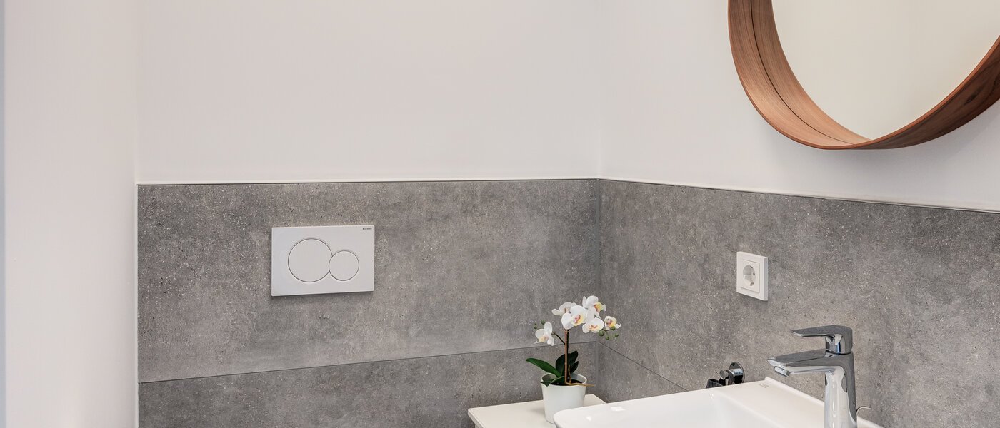 мансардная квартира München Neuhausen 01 гостевой туалет 13934