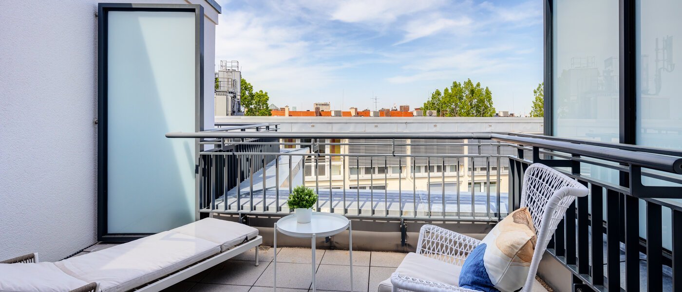 мансардная квартира München Neuhausen 01 2-я терраса с крышей 13934