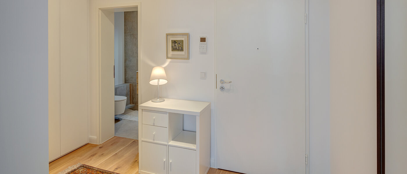 квартира München Bogenhausen 01 коридор 13999