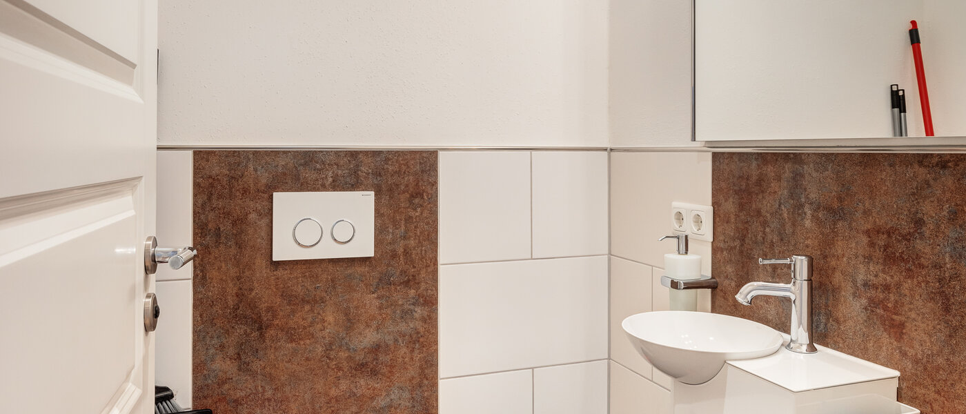 двухэтажная квартира München Lehel 01 гостевой туалет 14018