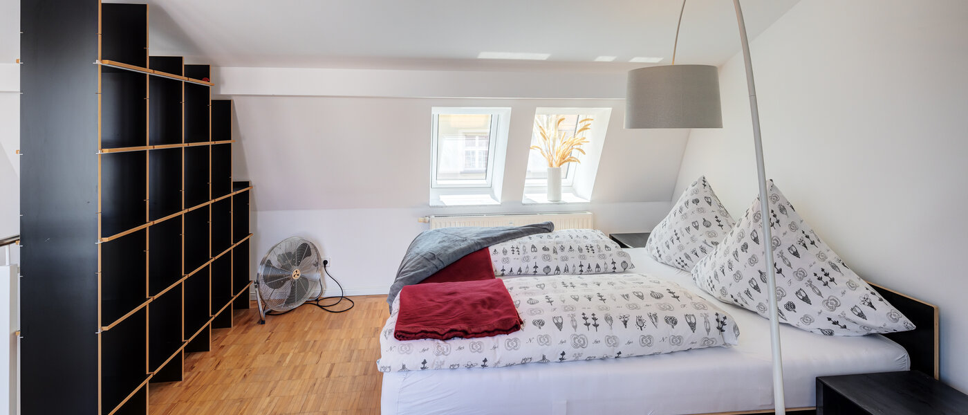 двухэтажная квартира München Lehel 01 спальная комната 14018