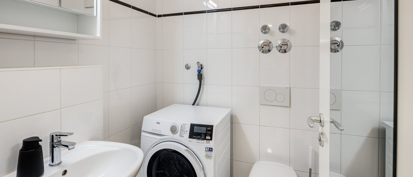 квартира München Neuhausen 01 гостевой туалет 14083