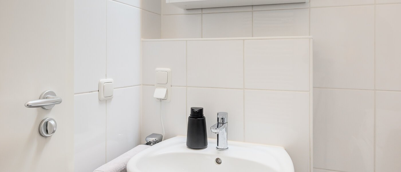 квартира München Neuhausen 03 гостевой туалет 14083