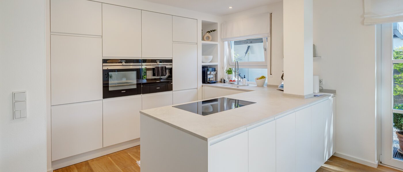 Половина двухквартирного жилого дома Ottobrunn 01 кухня 14180