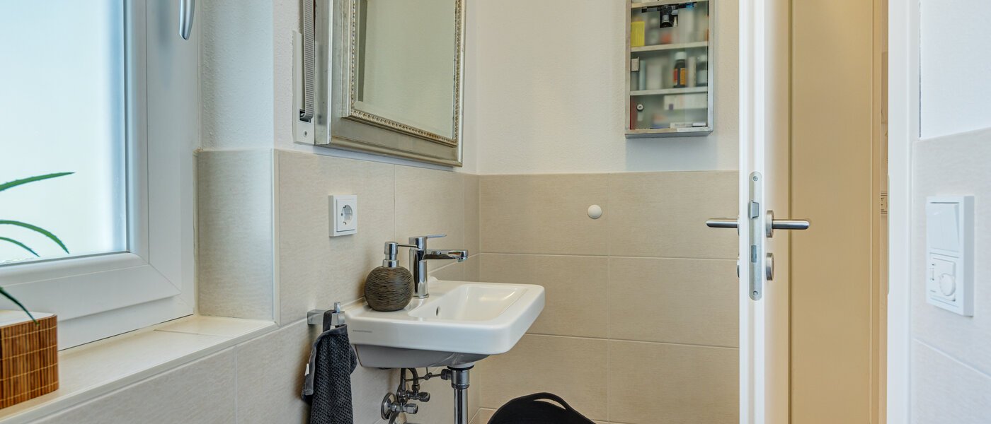 Половина двухквартирного жилого дома Ottobrunn 02 отдельный туалет 14180