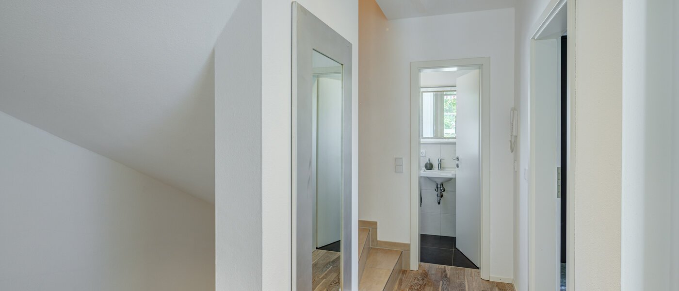 Половина двухквартирного жилого дома Ottobrunn 01 коридор 14180