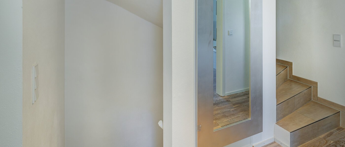 Половина двухквартирного жилого дома Ottobrunn 02 коридор 14180