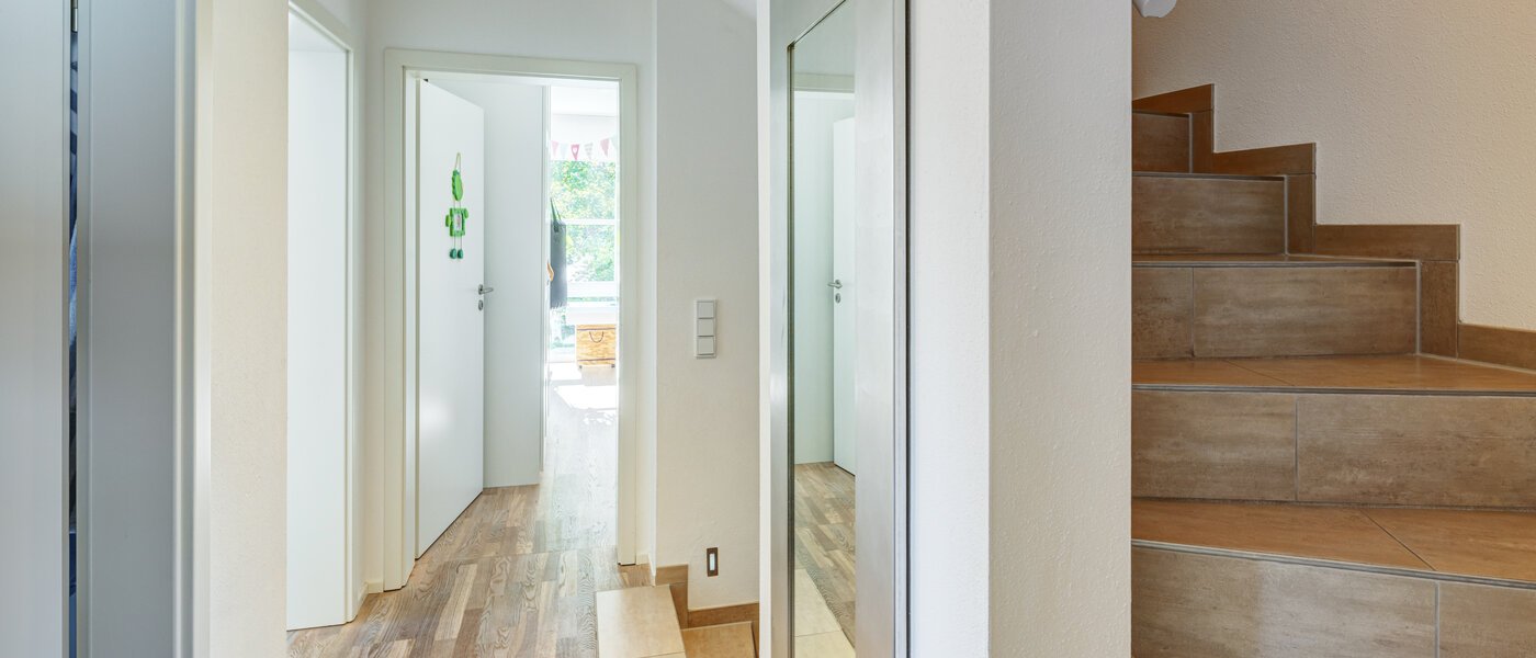 Половина двухквартирного жилого дома Ottobrunn 03 коридор 14180