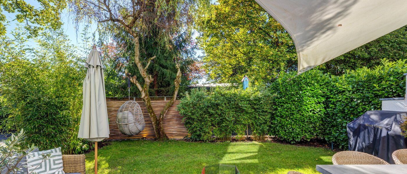 Половина двухквартирного жилого дома Ottobrunn 01 сад 14180