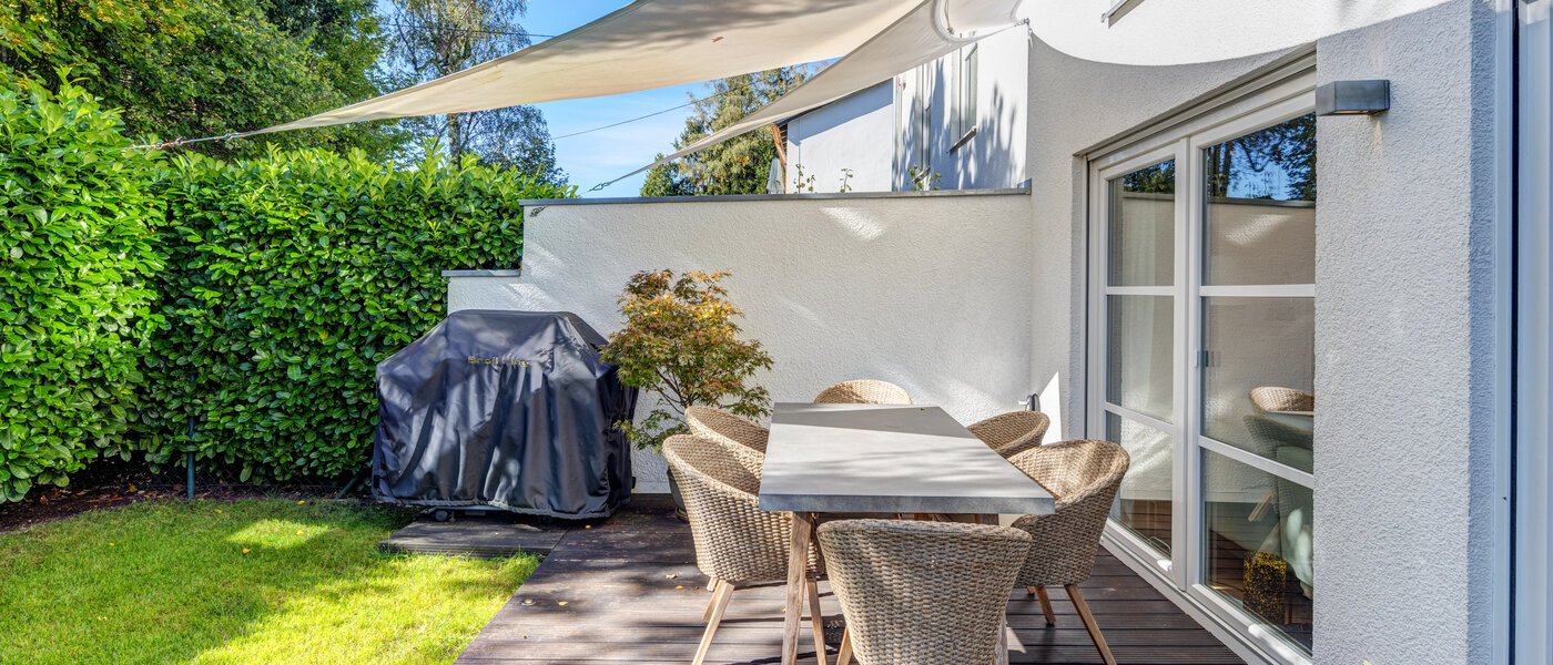 Половина двухквартирного жилого дома Ottobrunn 01 терраса 14180