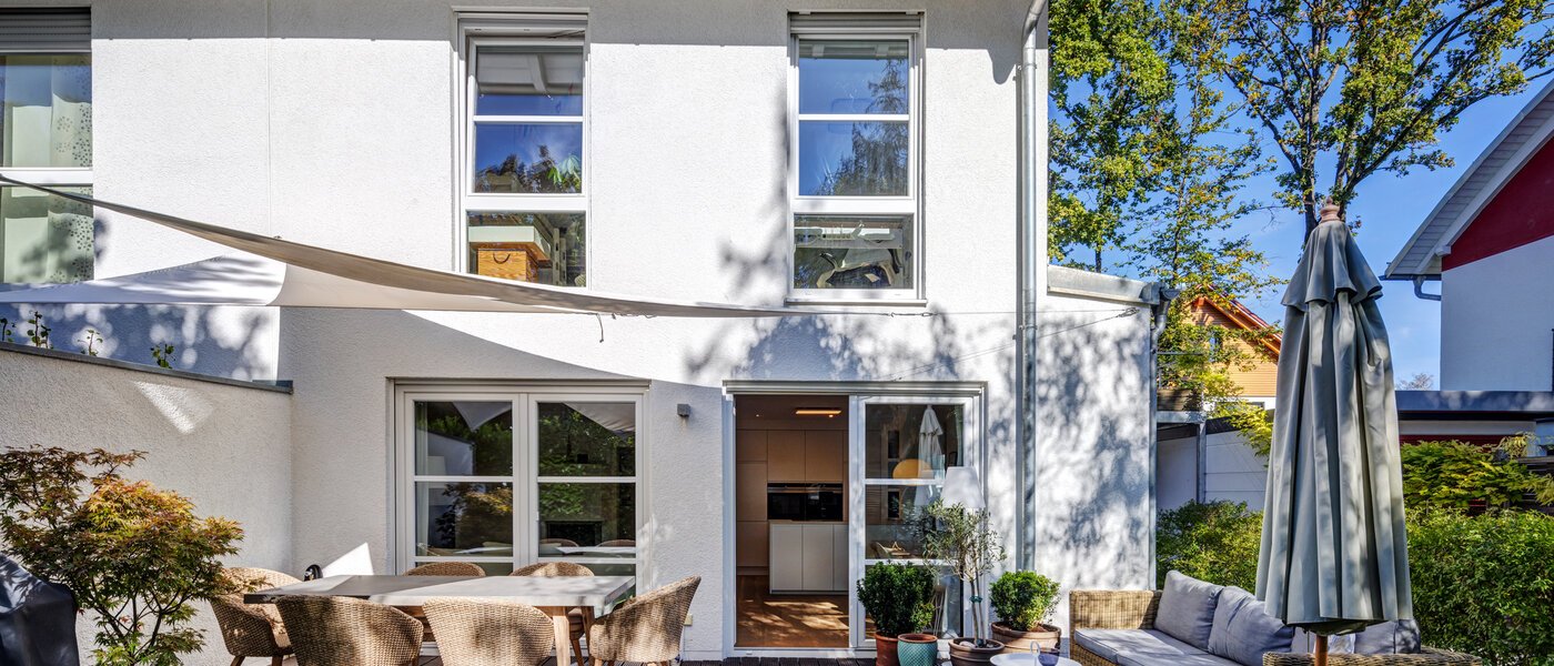 Половина двухквартирного жилого дома Ottobrunn 02 терраса 14180