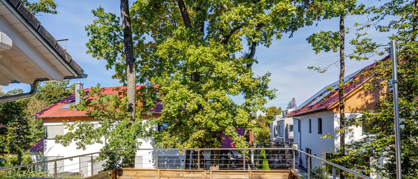 Половина двухквартирного жилого дома Ottobrunn 01 терраса с крышей 14180