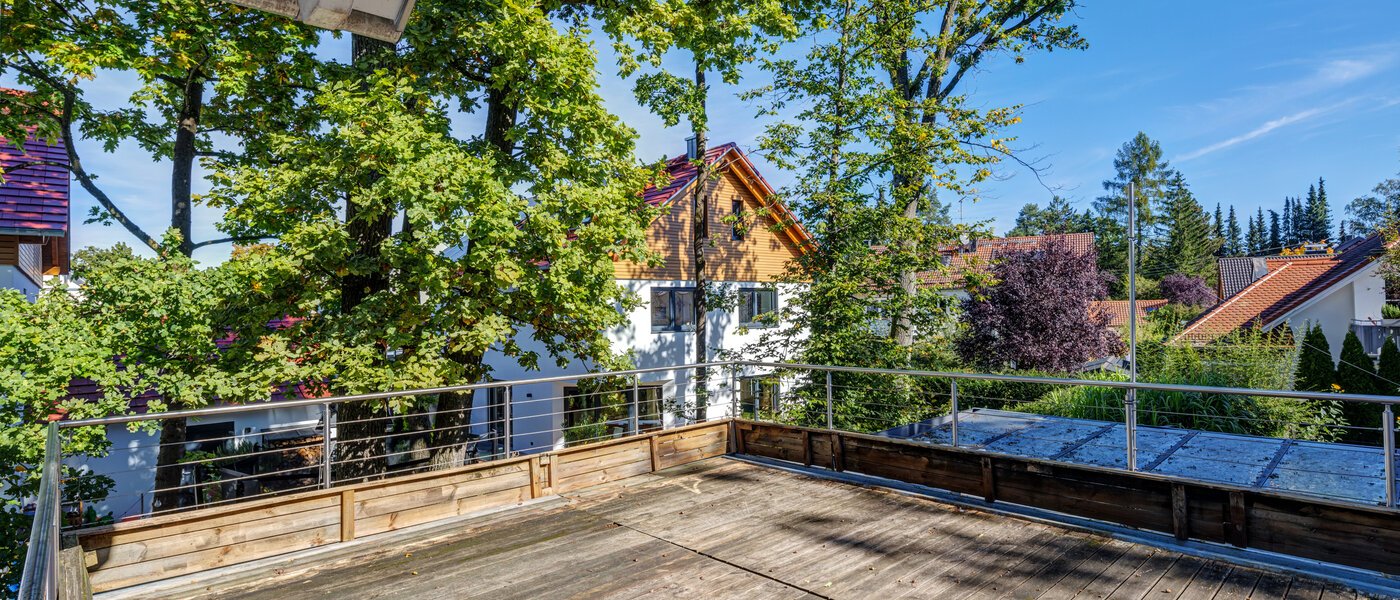 Половина двухквартирного жилого дома Ottobrunn 02 терраса с крышей 14180