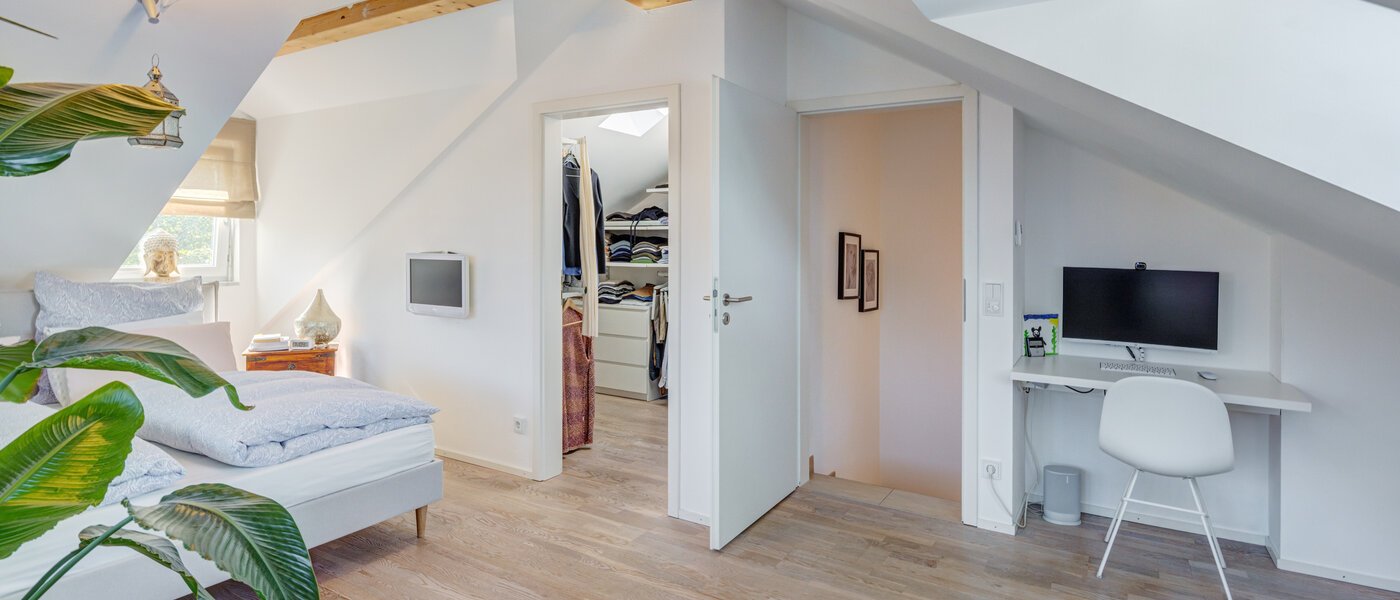 Половина двухквартирного жилого дома Ottobrunn 02 1-я спальная комната 14180