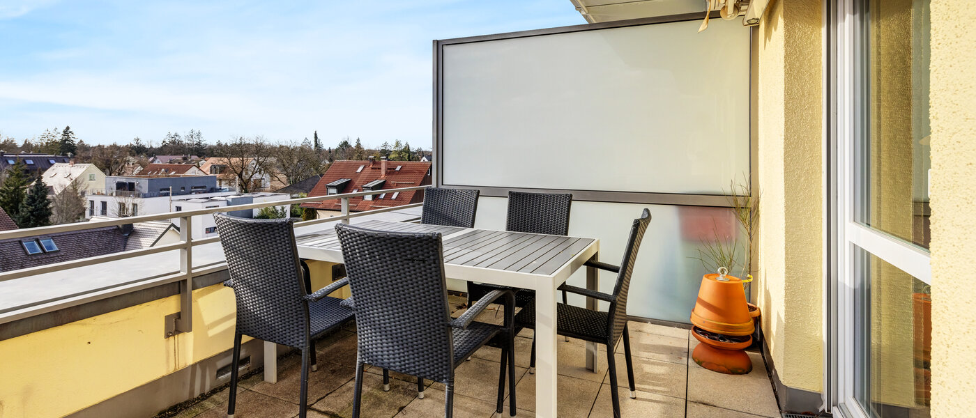 мансардная квартира München Untermenzing 01 терраса с крышей 14293