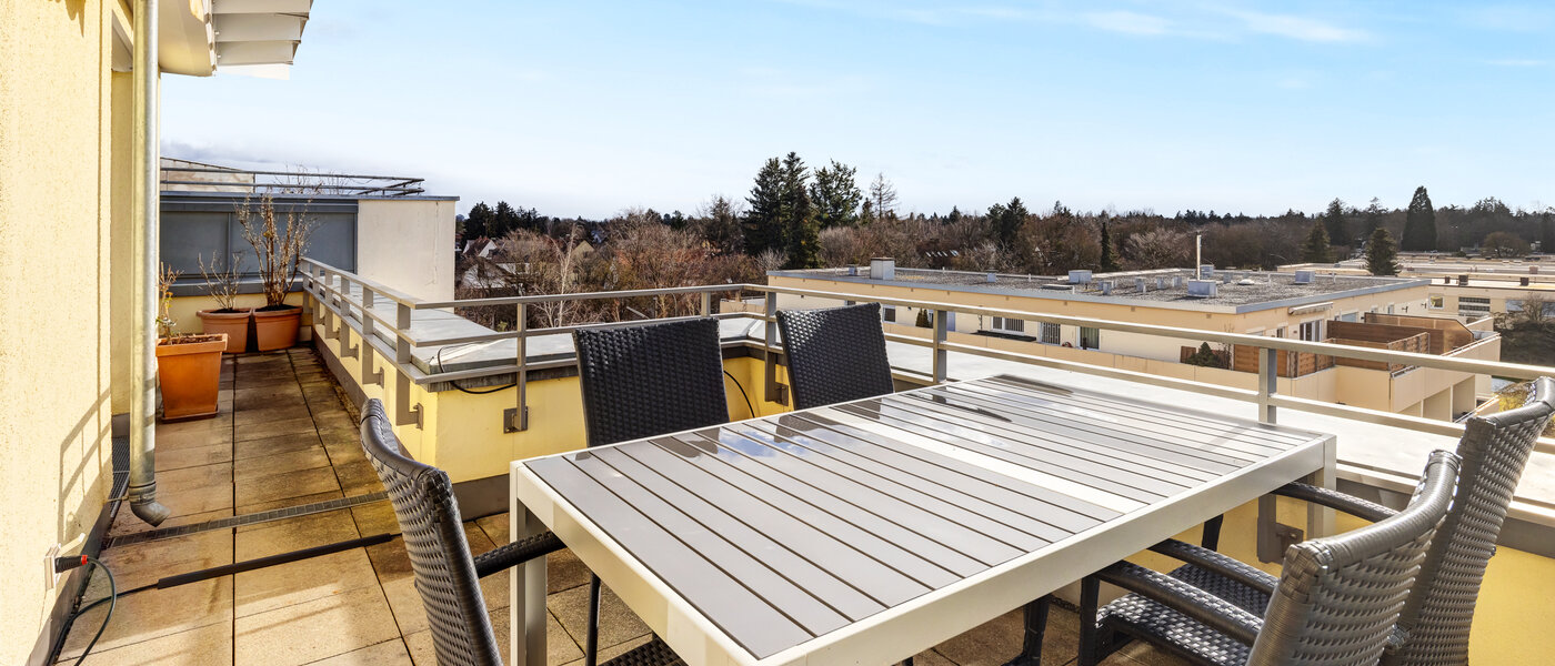 мансардная квартира München Untermenzing 02 терраса с крышей 14293