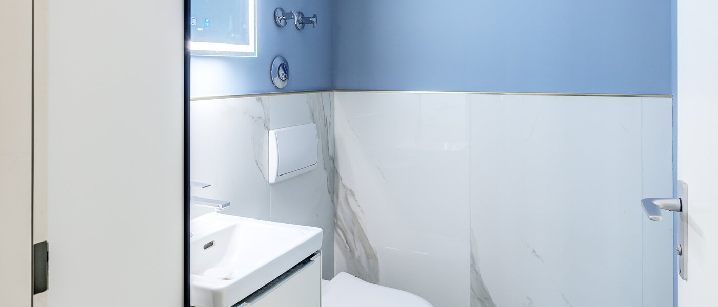 квартира München Oberföhring 01 гостевой туалет 14301