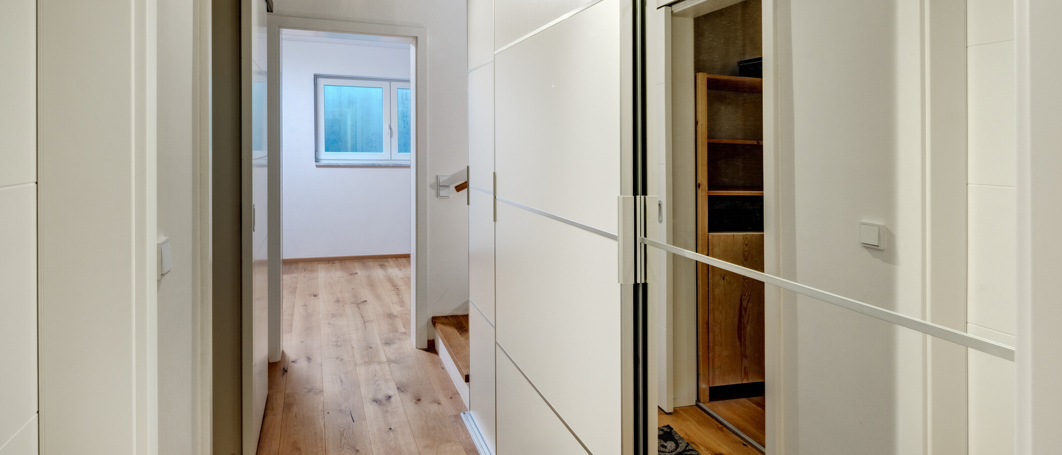 Половина двухквартирного жилого дома München Allach 08 коридор 14306