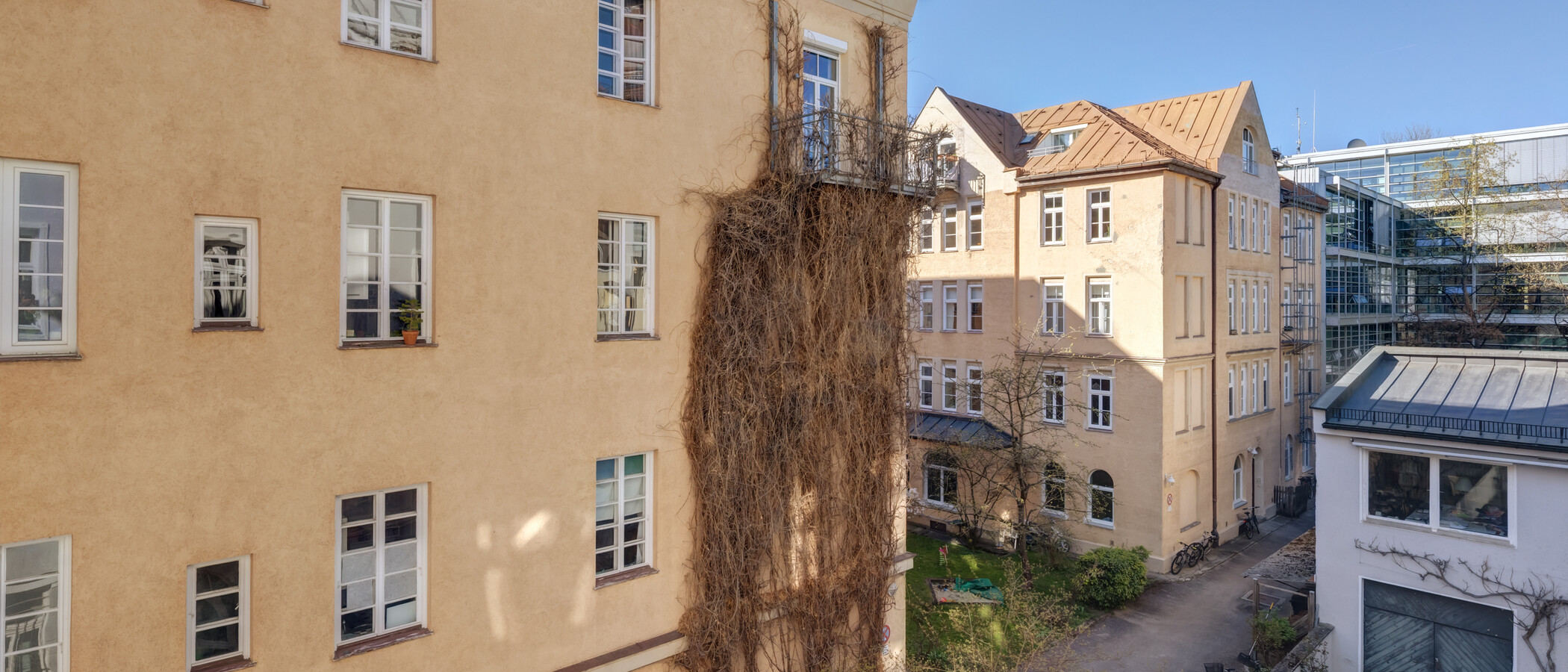 квартира München Schwabing-Nord (zw. Leopoldstraße & Englischen Garten) 05 вид из окна 14397