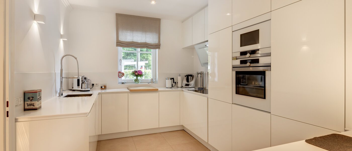 Половина двухквартирного жилого дома Grünwald 01 кухня 14454