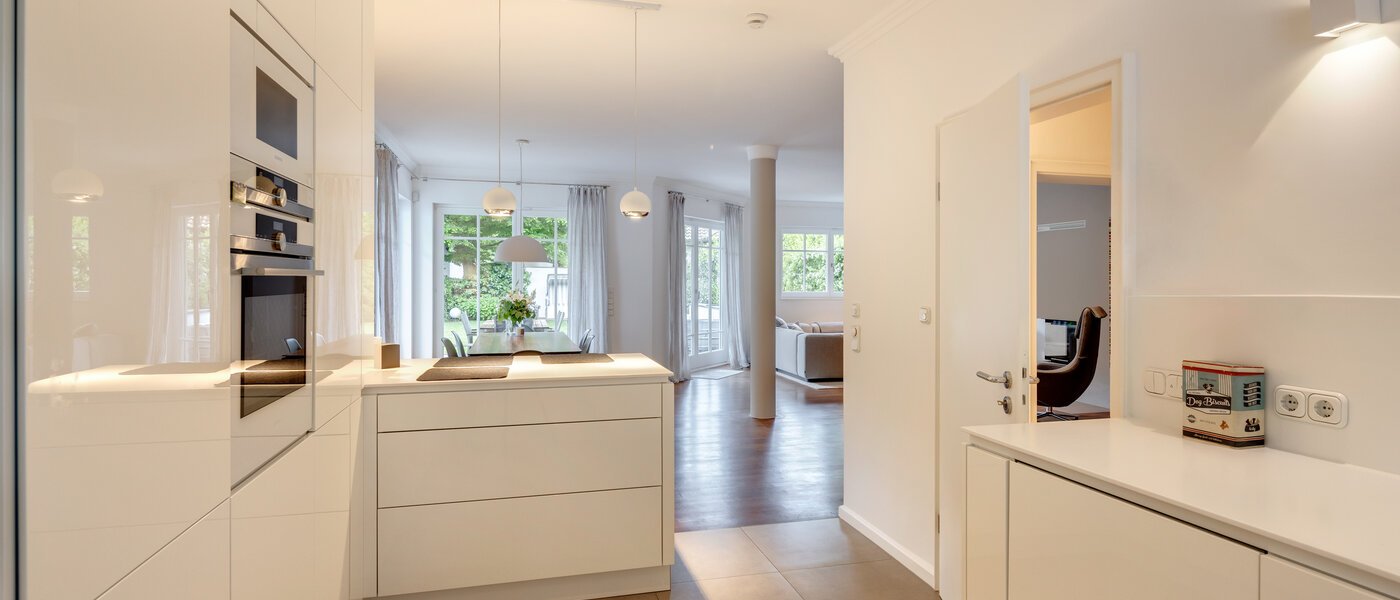 Половина двухквартирного жилого дома Grünwald 02 кухня 14454