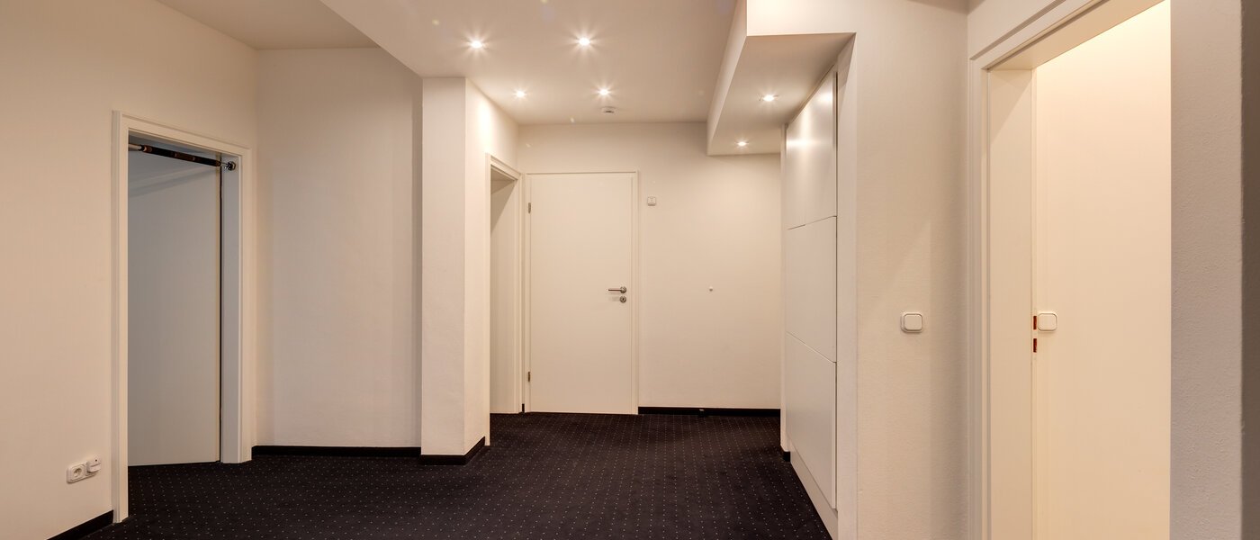 Половина двухквартирного жилого дома Grünwald 13 коридор 14454