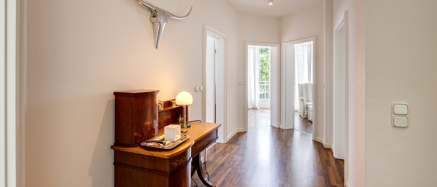 Половина двухквартирного жилого дома Grünwald 02 коридор 14454