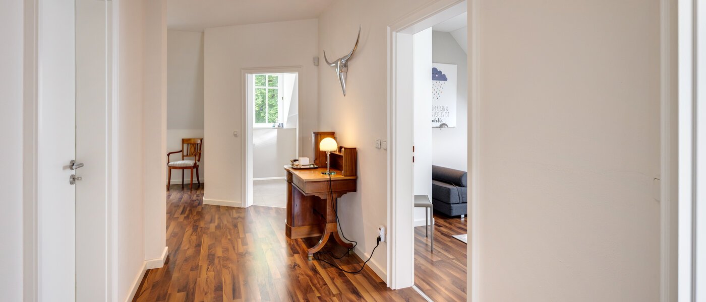 Половина двухквартирного жилого дома Grünwald 03 коридор 14454