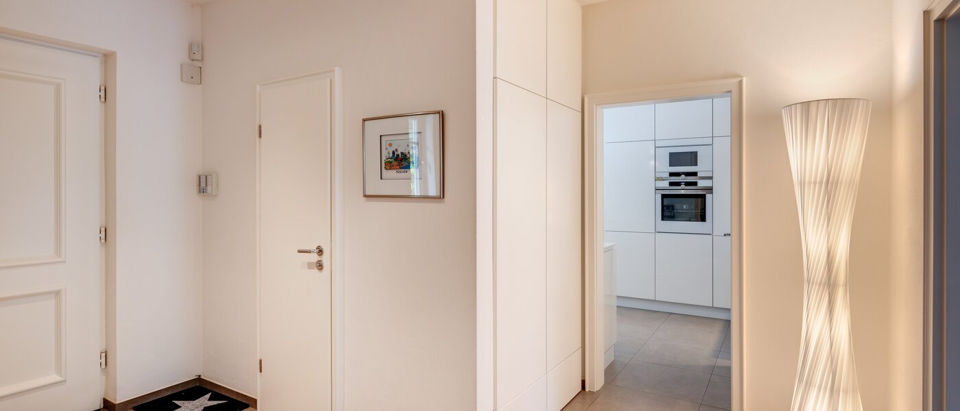 Половина двухквартирного жилого дома Grünwald 05 коридор 14454