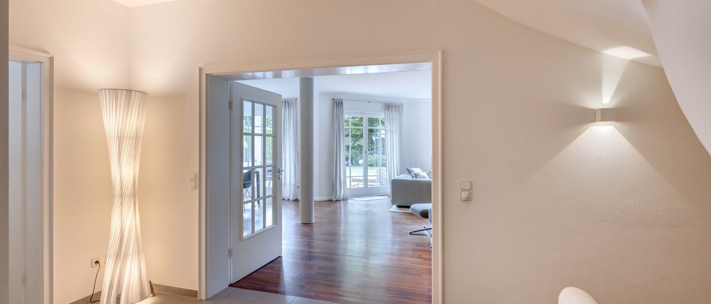 Половина двухквартирного жилого дома Grünwald 06 коридор 14454