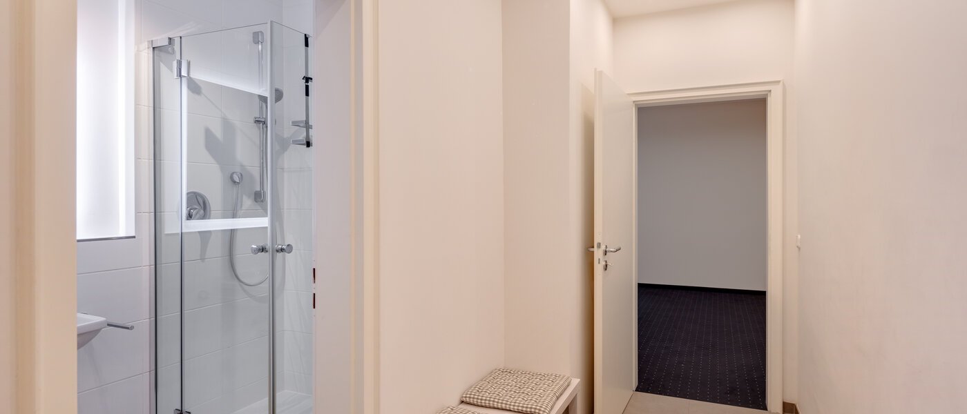 Половина двухквартирного жилого дома Grünwald 08 коридор 14454