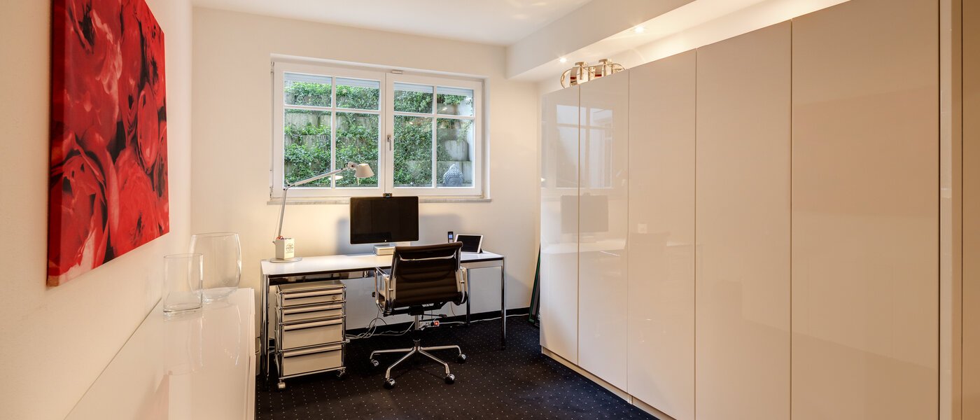 Половина двухквартирного жилого дома Grünwald 01 рабочий кабинет 14454