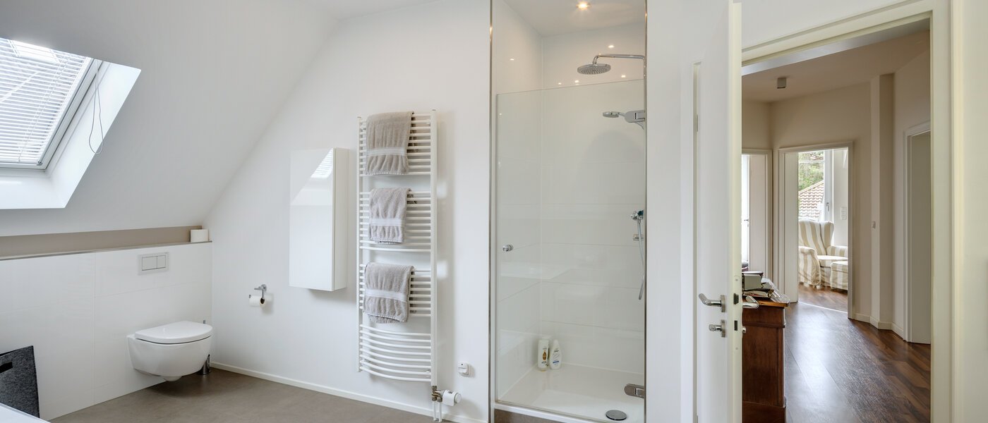 Половина двухквартирного жилого дома Grünwald 02 1-я ванная комната 14454