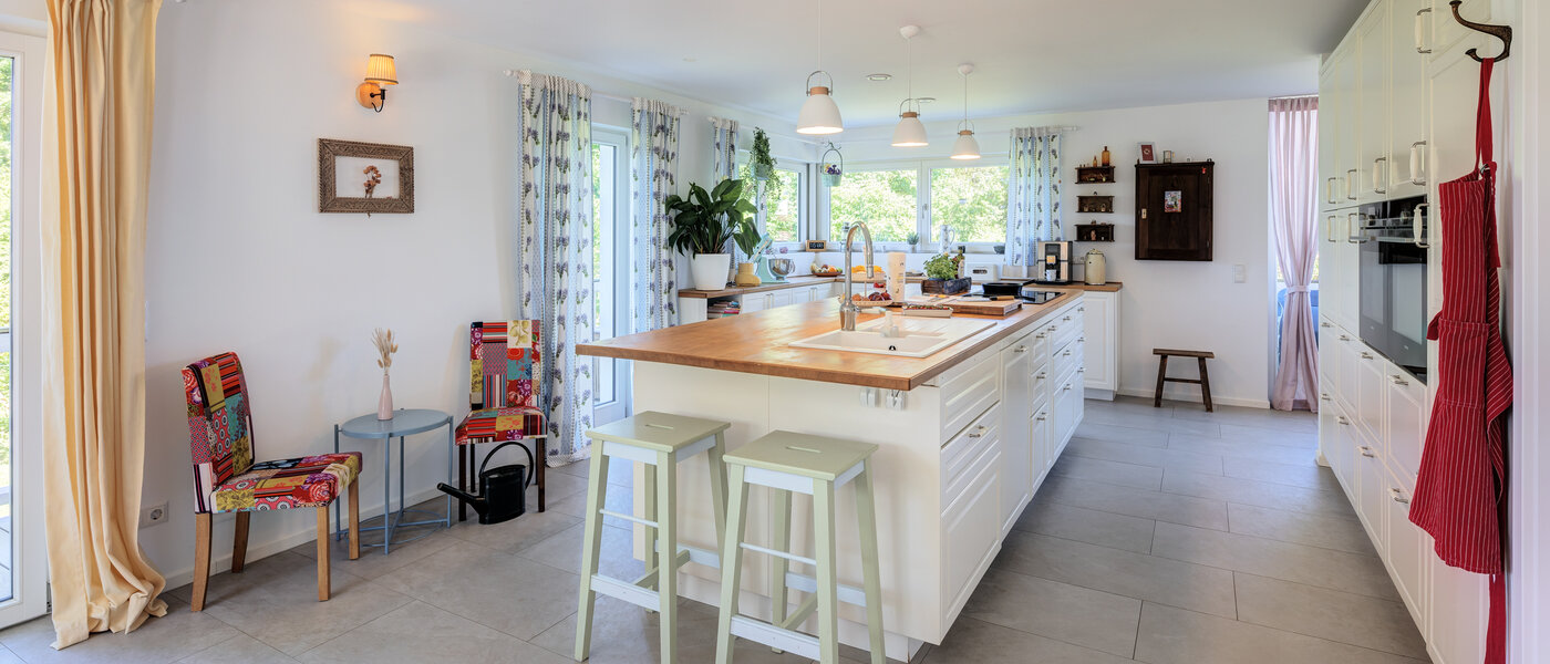 Половина двухквартирного жилого дома Icking 02 кухня 14465